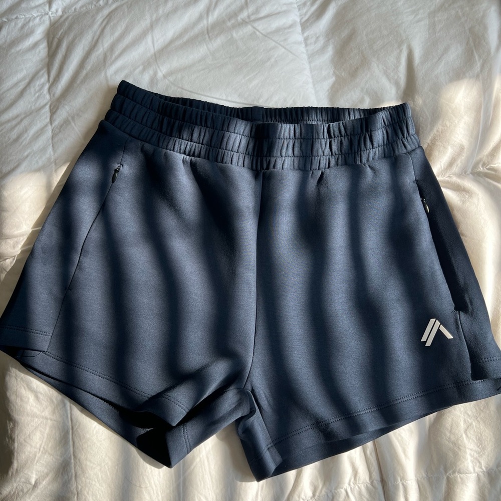 ALPHALETE LOUNGE SHORTS